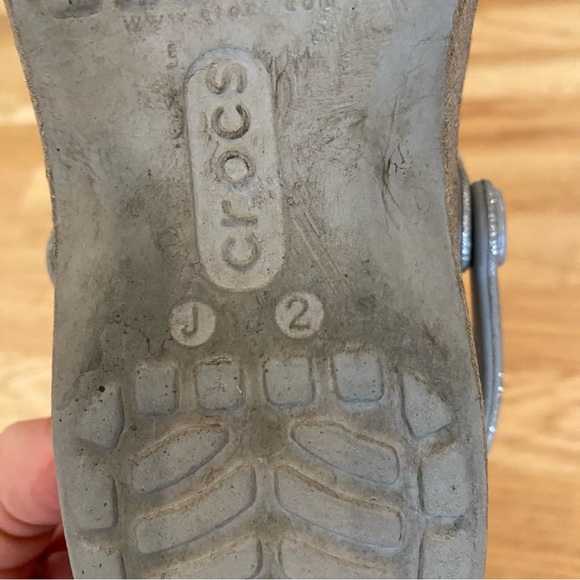 Crocs Silver Sparkle Clogs Size J2 - Picture 2 of 7